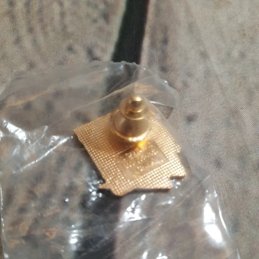 Little League Softball 9–10 Yr Old District Trading Pin‎ VTG Baseball READ Retro